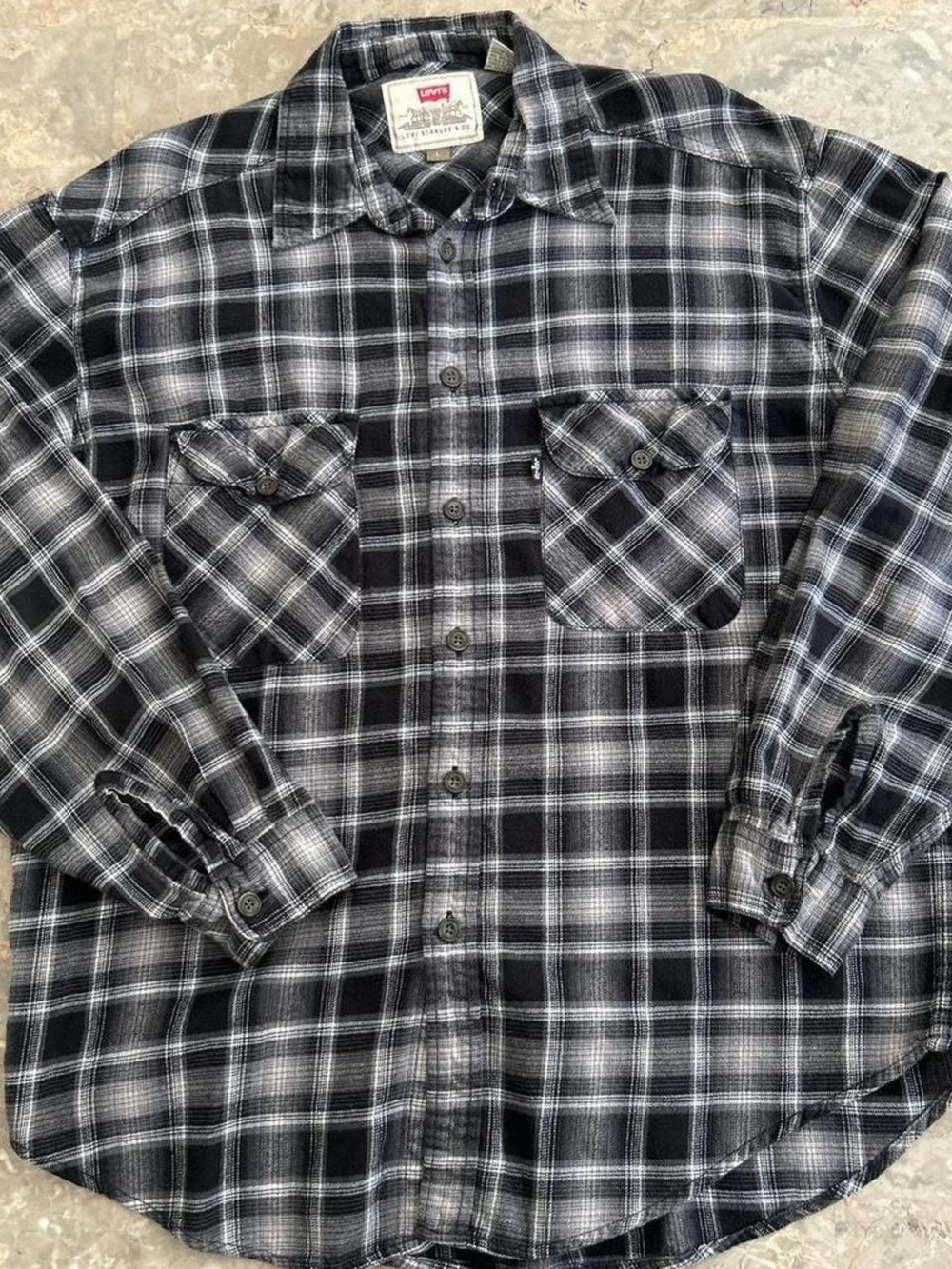Vintage 2000s Levi’s Black Gray Plaid Flannel Shirt Men’s L 24x30